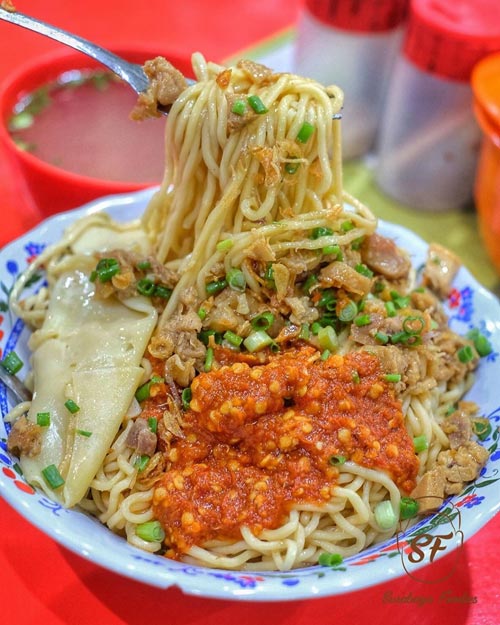 Menjelajahi Kelezatan Hakiki: Mencari Mie Ayam Terenak yang Menggugah Selera di Indonesia Menjelajahi Kelezatan Hakiki: Mencari Mie Ayam Terenak yang Menggugah Selera di Indonesia