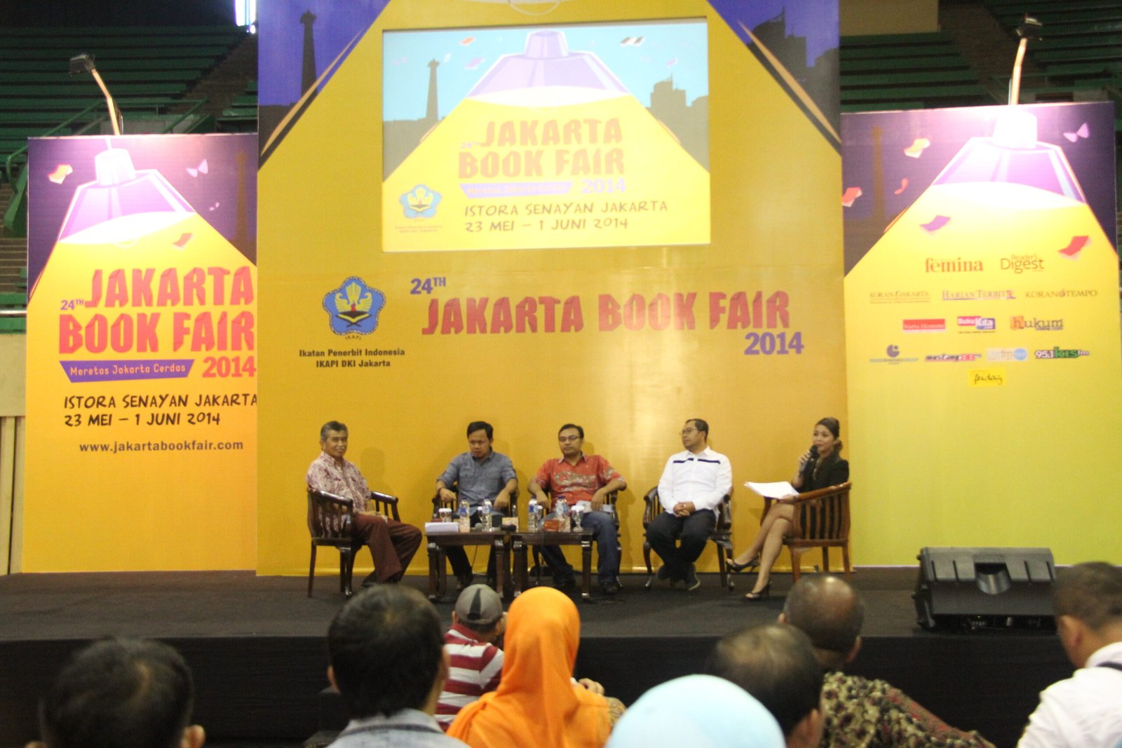 Membaca di Era Digital: Antara Tantangan dan Peluang untuk Budaya Literasi Indonesia