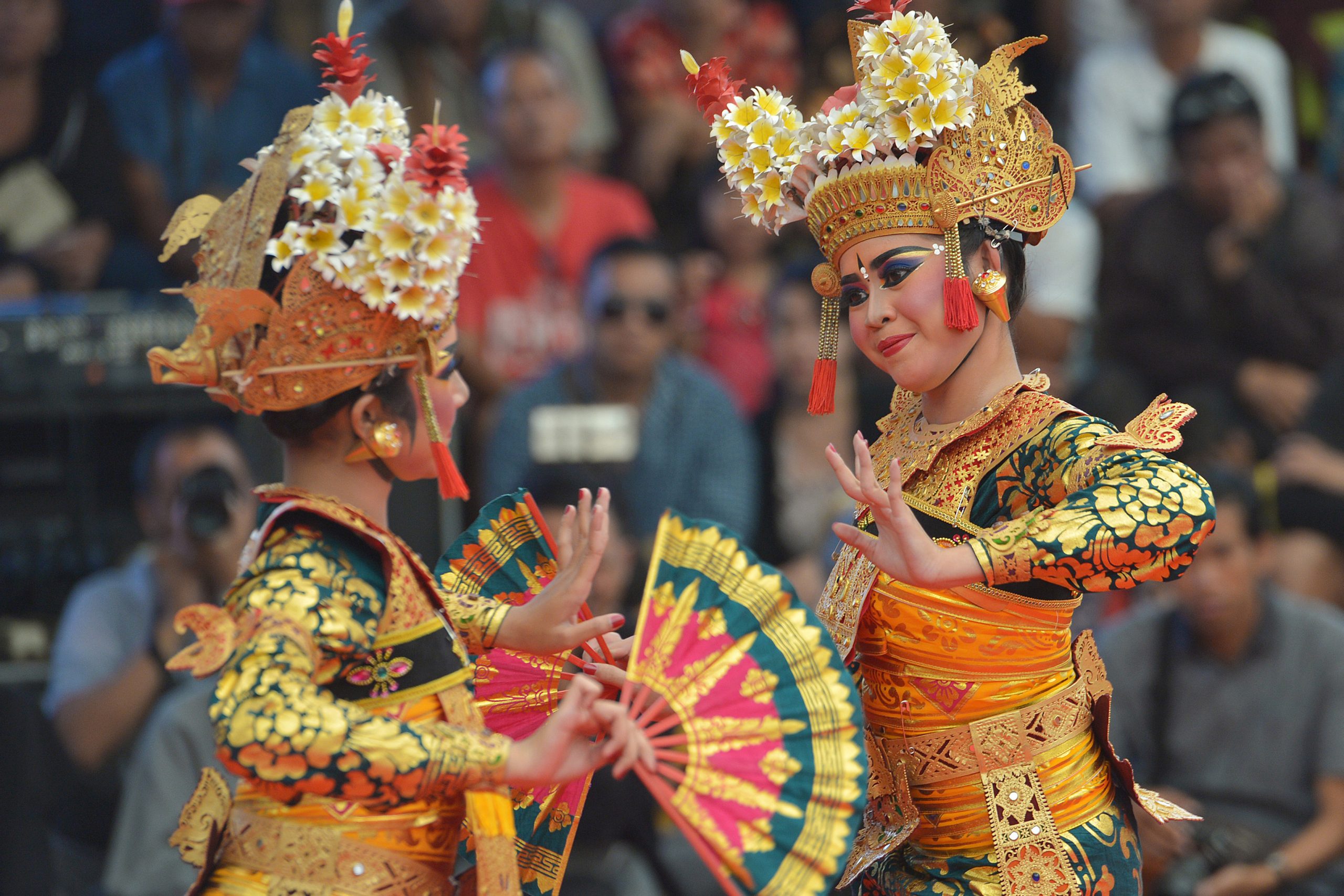 Tari Tradisional Indonesia: Menjaga Api Warisan di Tengah Pusaran Zaman Tari Tradisional Indonesia: Menjaga Api Warisan di Tengah Pusaran Zaman